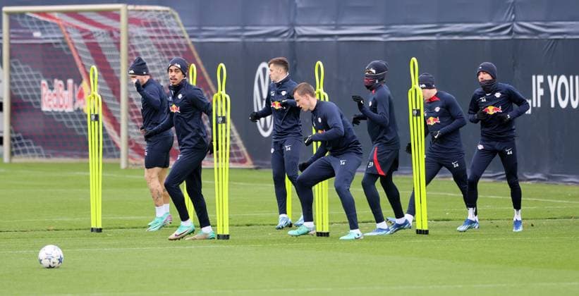 RB Leipzig training Champions League Leipzig, 27 11 2023, RB training center, UEFA Champions League , RB Leipzig final training the day before Manchester City vs RBL , In the picture from l David Raum, Yussuf Yurary Poulsen, Christoph Baumgartner, Lukas Klostermann, Castello Lukeba, Xaver Schlager and Kevin Kampl all RB Leipzig , Picture Point
