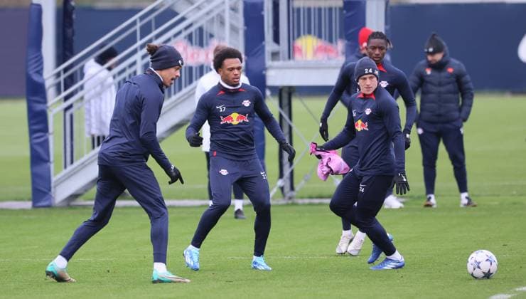 RB Leipzig training Champions League Leipzig, 27 11 2023, RB training center, UEFA Champions League , RB Leipzig final training the day before Manchester City vs RBL , In the picture from l Yussuf Yurary Poulsen 9, RB Leipzig , Lois Openda 17, RB Leipzig and Xaver Schlager 24, RB Leipzig , Picture Point