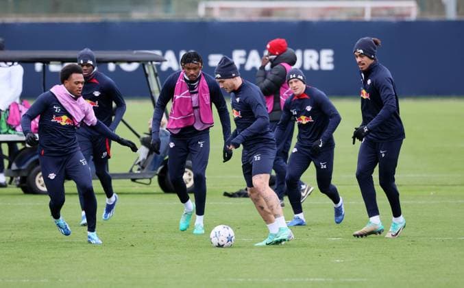 RB Leipzig training Champions League Leipzig, 27 11 2023, RB training center, UEFA Champions League , RB Leipzig final training the day before Manchester City vs RBL , In the picture from l Lois Openda 17, RB Leipzig , Mohamed Simakan 2, RB Leipzig , David Raum 22, RB Leipzig , Xaver Schlager 24, RB Leipzig and Yussuf Yurary Poulsen 9, RB Leipzig , Picture Point