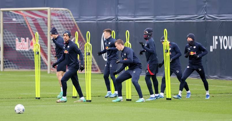 RB Leipzig training Champions League Leipzig, 27 11 2023, RB training center, UEFA Champions League , RB Leipzig final training the day before Manchester City vs RBL , In the picture from l David Raum, Yussuf Yurary Poulsen, Christoph Baumgartner, Lukas Klostermann, Castello Lukeba, Xaver Schlager and Kevin Kampl all RB Leipzig , Picture Point
