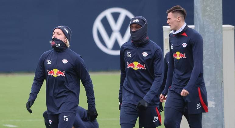 RB Leipzig training Champions League Leipzig, 27 11 2023, RB training center, UEFA Champions League , RB Leipzig final training the day before Manchester City vs RBL , In the picture from l Emil Forsberg 10, RB Leipzig , Ilaix Moriba 26, RB Leipzig and Benjamin Sesko 30, RB Leipzig , Picture Point