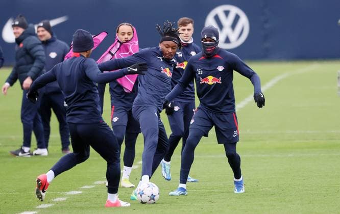 RB Leipzig training Champions League Leipzig, 27 11 2023, RB training center, UEFA Champions League , RB Leipzig final training the day before Manchester City vs RBL , In the picture from l Castello Lukeba 23, RB Leipzig , Mohamed Simakan 2, RB Leipzig and Castello Lukeba 23, RB Leipzig , Picture Point