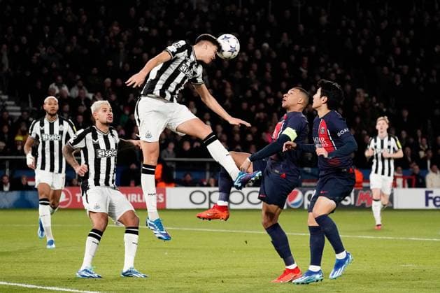 EDITORIAL USE ONLY No use with unauthorised audio, video, data, fixture lists, club league logos or live services. Online in-match use limited to 120 images, no video emulation. No use in betting, games or single club league player publications. Paris Saint-Germain v Newcastle United, UEFA Champions League, Group F, Football, Parc des Princes, Paris, France - 28 Nov 2023 EDITORIAL USE ONLY No use with unauthorised audio, video, data, fixture lists, club league logos or live services. Online in-match use limited to 120 images, no video emulation. No use in betting, games or single club league player publications. Copyright: xDavexWinter Shutterstockx 14232494u