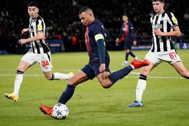 EDITORIAL USE ONLY No use with unauthorised audio, video, data, fixture lists, club league logos or live services. Online in-match use limited to 120 images, no video emulation. No use in betting, games or single club league player publications. Paris Saint-Germain v Newcastle United, UEFA Champions League, Group F, Football, Parc des Princes, Paris, France - 28 Nov 2023 EDITORIAL USE ONLY No use with unauthorised audio, video, data, fixture lists, club league logos or live services. Online in-match use limited to 120 images, no video emulation. No use in betting, games or single club league player publications. Copyright: xDavexWinter Shutterstockx 14232494bc