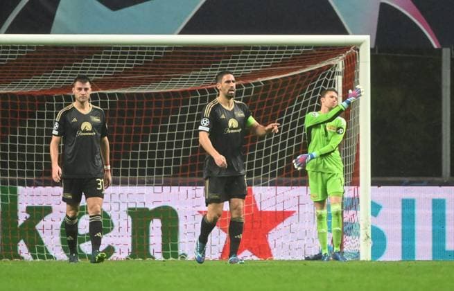 Football, Men, Season 2023 2024, UEFA Champions League Group C, Matchday 5 , SC Sporting Braga 1 FC Union Berlin, f l Robin Knoche 1 FC Union Berlin , Rani Khedira 1 FC Union Berlin , Goalkeeper Frederik Rönnow 1 FC Union Berlin , Disappointment after conceding 1 1, 29 11 2023, Copyright: xMatthiasxKochx