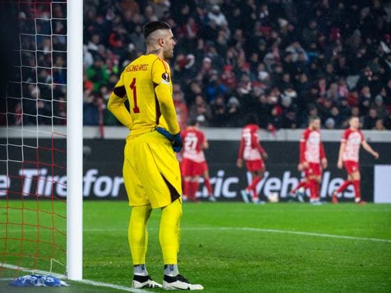 Alexandros Paschalakis Olympiacos FC, 01 is annoyed about the goal for 4 0, GER, SC Freiburg vs Olympiakos Piraeus FC, Football UEFA Europa League, Group A, Matchday 5, 2023 2024 season, 30 11 2023 GER, SC Freiburg vs Olympiakos Piraeus FC, Football UEFA Europa League, Group A, Matchday 5, 2023 2024 season, 30 11 2023 Freiburg Copyright: xEibner-Pressefoto Memmlerx EP_MMR