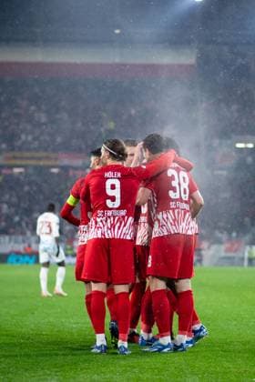 Michael Gregoritsch SC Freiburg, 38 , Lucas Hoeler SC Freiburg, 09 , Vincenzo Grifo SC Freiburg, 32 and team celebrate the goal for 3 0, GER, SC Freiburg vs Olympiakos Piraeus FC, Football UEFA Europa League, Group A, Matchday 5, Season 2023 2024, 30 11 2023 GER, SC Freiburg vs Olympiakos Piraeus FC, Football UEFA Europa League, Group A, Matchday 5, Season 2023 2024, 30 11 2023 Freiburg Copyright: xEibner-Pressefoto Memmlerx EP_MMR