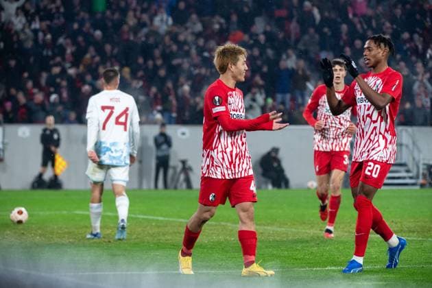 Ritsu Doan SC Freiburg, 42 , Junior Adamu SC Freiburg, 20 celebrating the goal for 5 0, GER, SC Freiburg vs Olympiakos Piraeus FC, Football UEFA Europa League, Group A, Matchday 5, Season 2023 2024, 30 11 2023 GER, SC Freiburg vs Olympiakos Piraeus FC, Football UEFA Europa League, Group A, Matchday 5, Season 2023 2024, 30 11 2023 Freiburg Copyright: xEibner-Pressefoto Memmlerx EP_MMR