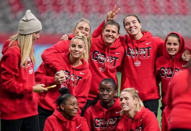 December 5, 2023, VANCOUVER, BC, CANADA: Canada s national women s soccer team captain Christine Sinclair, back centre, poses with her teammates before playing a friendly against Australia in her final international soccer match, in Vancouver, on Tuesday, December 5, 2023. Sinclair, 40, is making her 331st and final appearance for Canada. Canada News - December 5, 2023 - ZUMAc35_ 20231205_zaf_c35_110 Copyright: xDarrylxDyckx