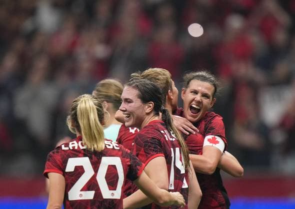 December 5, 2023, VANCOUVER, BC, CANADA: Canada s Christine Sinclair, back right, and Quinn, back second right, celebrate Quinn s goal against Australia during the first half of an International Friendly, Länderspiel, Nationalmannschaft soccer match, in Vancouver, on Tuesday, December 5, 2023. Canada News - December 5, 2023 - ZUMAc35_ 20231205_zaf_c35_127 Copyright: xDarrylxDyckx