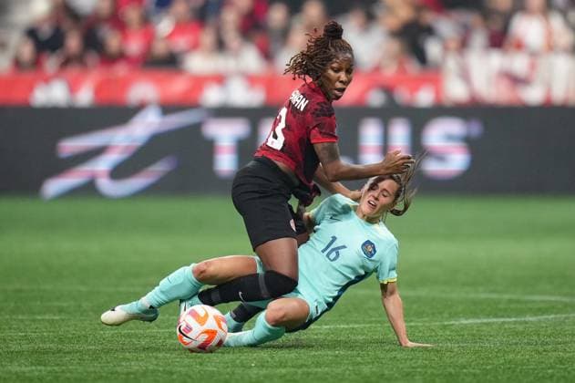 December 5, 2023, VANCOUVER, BC, CANADA: Canada s Kadeisha Buchanan, front left, and Australia s Hayley Raso collide while vying for the ball during the second half of an International Friendly, Länderspiel, Nationalmannschaft soccer match, in Vancouver, on Tuesday, December 5, 2023. Canada News - December 5, 2023 - ZUMAc35_ 20231205_zaf_c35_136 Copyright: xDarrylxDyckx