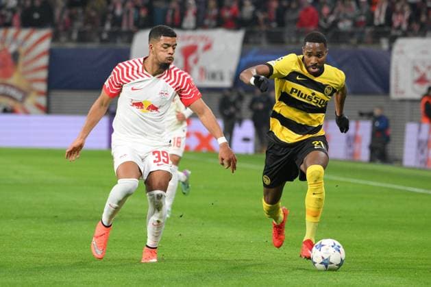 Cheikh Niasse BSC Young Boys right and Benjamin Sesko RB Leipzig left , next to him RB Leipzig vs BSC Young Boys, Football, Champions League, Preliminary Round, Matchday 6, Season 2023 2024, 13 12 2023 DFB DFL REGULATIONS PROHIBIT ANY USE OF PHOTOGRAPHS AS IMAGE SEQUENCES AND OR QUASI VIDEO RB Leipzig vs BSC Young Boys, Football, Champions League, Preliminary Round, Matchday 6, Season 2023 2024, 13 12 2023 Leipzig Copyright: xEibner-Pressefoto BertxHarzerx EP_BHR