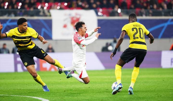 RB Leipzig Young Boys Bern Champions League Leipzig, 13 12 2023, Red Bull Arena, Football , UEFA Champions League, Group G , Matchday 6, RB Leipzig vs Young Boys Bern , Pictured from left Aurle Amenda 4, Bern , Fabio Cavalho 18, RB Leipzig , Cheikh Niasse 20, Bern , Photo for editorial use only , UEFA regulations prohibit any use of photographs as image sequences and or quasi video ,