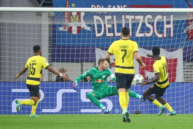 13 12 2023, xtgx, Football UEFA Champions League, RB Leipzig Young Boys Bern emspor, v l Ebrima Colley Bern, 11 schiesst Tor, schießt, Torschuetze, erzielt Tor, Treffer, scores the goal 1 1 DFL DFB REGULATIONS PROHIBIT ANY USE OF PHOTOGRAPHS as IMAGE SEQUENCES and or QUASI VIDEO Leipzig