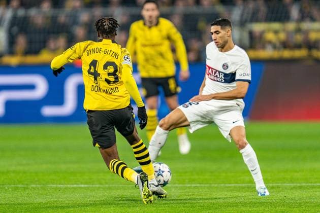 Achraf Hakimi Paris Saint Germain, 2 Jamie Bynoe Gittens Borussia Dortmund, 43 Borussia Dortmund vs Paris Saint Germain, Football, UEFA Champions League, Matchday 6, 13 12 2023 DFL REGULATIONS PROHIBIT ANY OUSE OF PHOTOGRAPHS AS IMAGE SEQUENCES AND OR QUASI VIDEO Borussia Dortmund vs Paris Saint Germain, Football, UEFA Champions League, Matchday 6, 13 12 2023 Dortmund Copyright: xEibner-Pressefoto BahhoxKarax EP_BVB