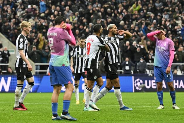 Joelinton of Newcastle United celebrates scoring for their side with their teammates Newcastle United v AC Milan, UEFA Champions League, Group F, Football, St James Park, Newcastle, UK - 13 Dec 2023 EDITORIAL USE ONLY No use with unauthorised audio, video, data, fixture lists, club league logos or live services. Online in-match use limited to 120 images, no video emulation. No use in betting, games or single club league player publications. Copyright: xRichardxLee Shutterstockx 14254244bu
