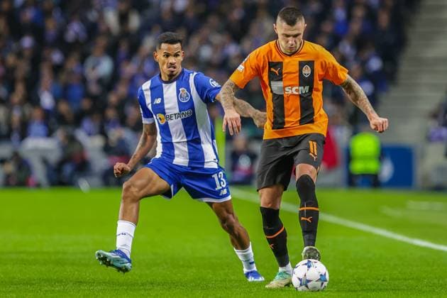 Uefa Champions League, FC Porto vs Shakhtar Donetsk , round 6 of 6 Porto, Portugal, December, 13th, 2023,Uefa Champions League, FC Porto vs Shakhtar Donetsk , round 6 of 6 at the Estadio do Dragao, Galeno, playing for FC Porto, vs Oleksandr Zubkov, playing for Shakhtar Donetsk, photography by @guelbergoes Porto Portugal