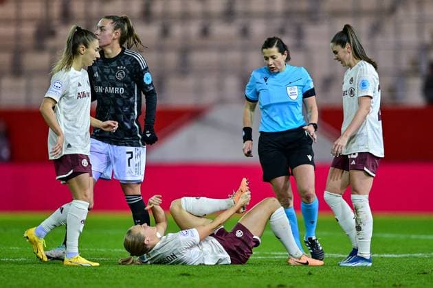 Tuva Hansen FC Bayern Munich, FCB, 6 lying on the ground, in pain after a foul, racked with pain, must be substituted afterwards, injured, injury, injured, sporting injury, 14 12 2023, Munich Germany , Football, UEFA Womens Champions League, Group C, FC Bayern Munich Ajax Amsterdam xslx