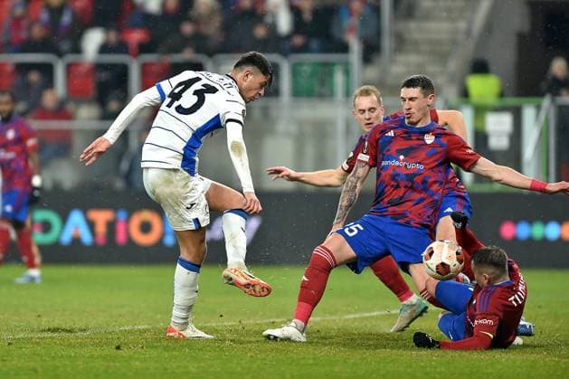 2023.12.14 Sosnowiec Pilka nozna, UEFA Liga Europy, sezon 2023 2024 Rakow Czestochowa - Atalanta Bergamo N z Giovanni Bonfanti, Bogdan Racovitan, Fran Tudor, Giovanni Bonfanti strzela brame na 2-0, gol, bramka Foto Krzysztof Porebski PressFocus 2023.12.14 Sosnowiec Football, UEFA Europa League, 2023 24 season Rakow Czestochowa - Atalanta Bergamo Giovanni Bonfanti, Bogdan Racovitan, Fran Tudor, Giovanni Bonfanti strzela brame na 2-0, gol, bramka Credit: Krzysztof Porebski PressFocus NEWSPIX.PL --- Newspix.pl POLAND OUT! 20231214PF_KP97031