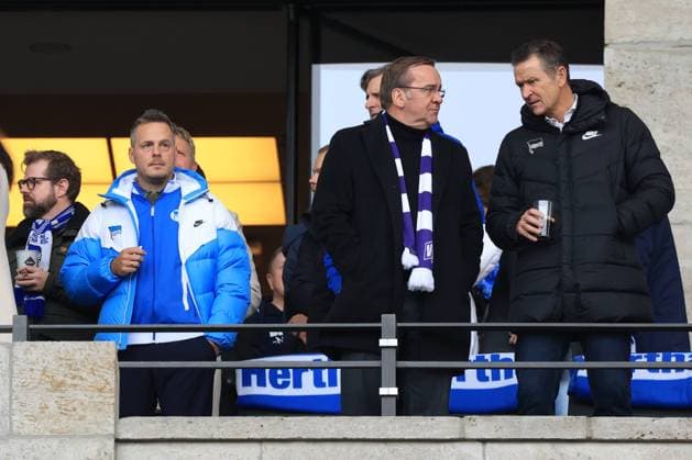 DEU, DFL, 2 FBL, Hertha BSC vs VFL Osnabrueck, 16 12 2023, Berliner Olympiastadion, Berlin, DEU, DFL, 2 FBL, Hertha BSC vs VFL Osnabrueck, in the picture Boris Pistorius Minister of Defense , Thomas Herrich Hertha Geschaeftsleitung , Praesident Kay Bernstein Hertha BSC Berlin DFL regulations prohibit any use of Photographs as image sequences and or quasi video Foto Juergen Engler nordphoto GmbH nordphotoxGmbHx xEngler nph00076