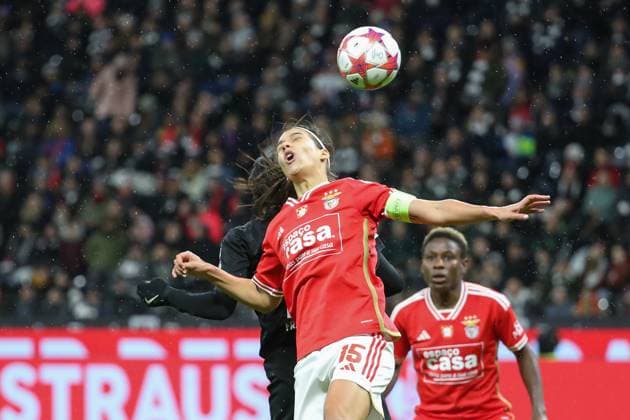 21 12 2023, xusrbx, Football Champions League Women, Eintracht Frankfurt Women SL Benfica Lisbon emspor, Nicole Anyomi Eintracht Frankfurt, 19 , Carole Costa Benfica Lisbon, 15 , header, header duel, DFL DFB REGULATIONS PROHIBIT ANY USE OF PHOTOGRAPHS as IMAGE SEQUENCES and or QUASI VIDEO Frankfurt am Main