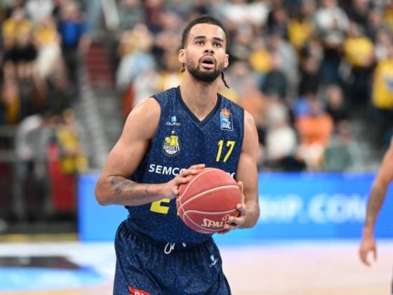 Norris Agbakoko EWE Baskets Oldenburg, 17 free throw GER, MHP Riesen Ludwigsburg vs EWE Baskets Oldenburg, Basketball, Bundesliga, easycredit BBL, Matchday 13, Season 2023 2024, 27 12 2023 GER, MHP Riesen Ludwigsburg vs EWE Baskets Oldenburg, Basketball, Bundesliga, easycredit BBL, Matchday 13, Season 2023 2024, 27 12 2023 Ludwigsburg Copyright: xEibner-Pressefoto NicolasxWoernx EP_NWN