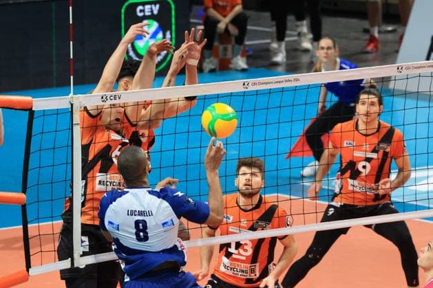 DEU, European Cup, BR Volleys vs Piacenza, 17 01 2024, Max Schmeling Halle, Berlin, DEU, European Cup, BR Volleys vs Piacenza, in the picture Johannes Tille BR Volleys 6 , Neheimjah Mote BR Volleys 5 , Ruben Schott BR Volleys 13 , Timothee Carle BR Volleys 9 , Ricardo Lucarelli Piacenza 8 Photo Juergen Engler nordphoto GmbH nordphotoxGmbHx xEngler nph00076