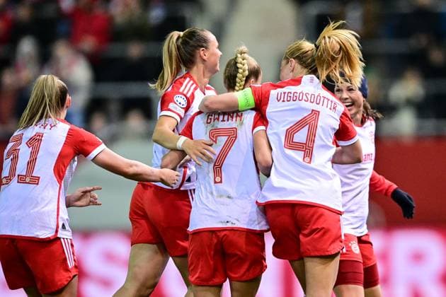 FC Bayern players with goal celebration, celebrate the goal, goal, celebration, celebration, celebration of the goal to 1 0 by Giulia Gwinn FC Bayern Munich, FCB, 7 3 v li , optimistic, action, action, 30 01 2024, Munich Germany , Football, UEFA Womens Champions League, Group C, FC Bayern Munich Paris Saint Germain xslx
