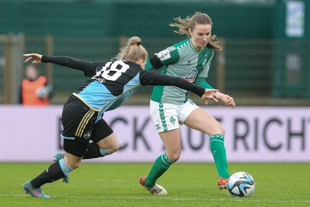 from left Franziska Mai 1 FC Nürnberg, 18 and Michaela Brandenburg SV Werder Bremen, 14 in a duel, dynamic, action, action, game scene, THE DFB REGULATIONS PROHIBIT ANY USE OF PHOTOGRAPHS AS IMAGE SEQUENCES AND OR QUASI VIDEO , 03 02 2024, Bremen Germany , Football, Google Pixel Womens Bundesliga, SV Werder Bremen 1 FC Nürnberg xobx
