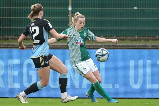 from left Amelie Thöle 1 FC Nürnberg, 12 and Nina Lührßen SV Werder Bremen, 27 in a duel, dynamic, action, action, game scene, THE DFB REGULATIONS PROHIBIT ANY USE OF PHOTOGRAPHS AS IMAGE SEQUENCES AND OR QUASI VIDEO , 03 02 2024, Bremen Germany , Football, Google Pixel Womens Bundesliga, SV Werder Bremen 1 FC Nürnberg xobx