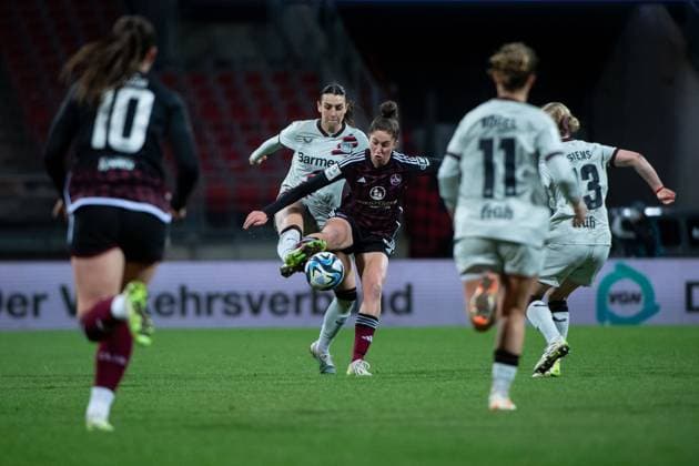 Emma Kusch FC Nuernberg, 09 in duel with Selina Ostermeier Bayer 04 Leverkusen, 02 , in front Weronika Kaczor FC Nuernberg, 10 , Kristin Koegel Bayer 04 Leverkusen, 11 , GER, FC Nuernberg vs Bayer 04 Leverkusen, Football Google Pixel Women Bundesliga, 13 Spieltag, Saison 2023 2024, 12 02 2024 DFB regulations prohibit any use of photographs as image sequences and or quasi video GER, FC Nuernberg vs Bayer 04 Leverkusen, Fußball Google Pixel Frauen Bundesliga, 13 Spieltag, Saison 2023 2024, 12 02 2024 Nuernberg Copyright: xEibner-Pressefoto Memmlerx EP_MMR