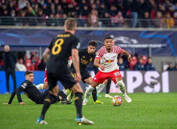 Football, Men, Season 2023 2024, UEFA Champions League Round of 16, First leg , RB Leipzig Real Madrid, v l Federico Valverde Real Madrid , Toni Kroos Real Madrid , Brahim Diaz Real Madrid , Benjamin Henrichs RB Leipzig , 13 02 2024, Copyright: xSebastianxRäppold MatthiasxKochx