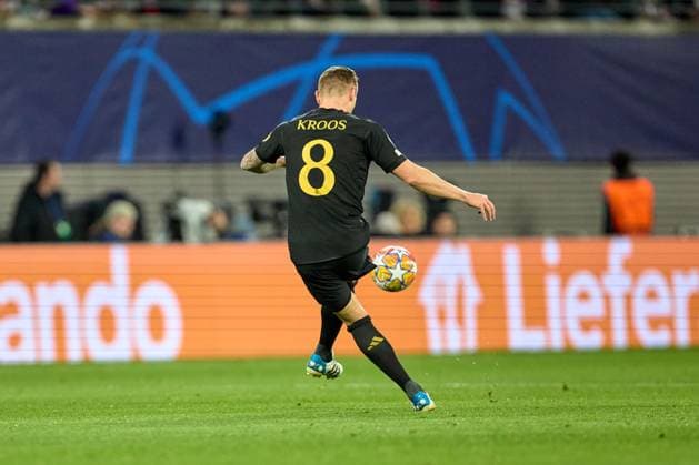 13 02 2024, Football, Men, Champions League, Round of 16, 2023 2024, First leg, RB Leipzig Real Madrid Toni Kroos 8, Real Madrid , cropped view, rear view, at shot Leipzig Red Bull Arena Saxony Germany