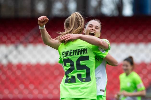 Ewa Pajor VfL Wolfsburg, 09 , Vivien Endemann VfL Wolfsburg, 25 celebrate the goal to 1 3, GER, FC Nuernberg vs VfL Wolfsburg, Football Google Pixel Womens Bundesliga, 14 Matchday, Season 2023 2024, 17 02 2024 DFB regulations prohibit any use of photographs as image sequences and or quasi video GER, FC Nuernberg vs VfL Wolfsburg, Football Google Pixel Womens Bundesliga, 14 Matchday, Season 2023 2024, 17 02 2024 Nuernberg Copyright: xEibner-Pressefoto Memmlerx EP_MMR