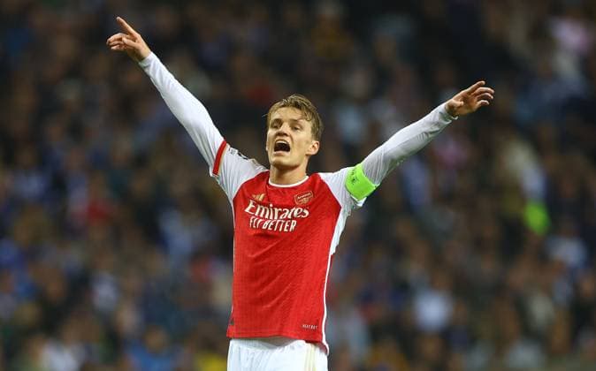 Martin Odegaard of Arsenal Porto v Arsenal, UEFA Champions League, Round of 16, First Leg, Football, Estadio do Dragao, Porto, Portugal - 21 Feb 2024 EDITORIAL USE ONLY No use with unauthorised audio, video, data, fixture lists, club league logos or live services. Online in-match use limited to 120 images, no video emulation. No use in betting, games or single club league player publications. Copyright: xKieranxMcManus Shutterstockx 14355127w