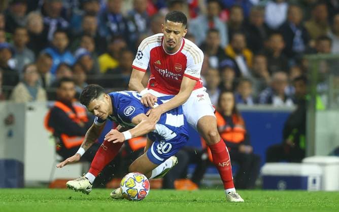 William Saliba of Arsenal fouls Evanilson of Porto Porto v Arsenal, UEFA Champions League, Round of 16, First Leg, Football, Estadio do Dragao, Porto, Portugal - 21 Feb 2024 EDITORIAL USE ONLY No use with unauthorised audio, video, data, fixture lists, club league logos or live services. Online in-match use limited to 120 images, no video emulation. No use in betting, games or single club league player publications. Copyright: xKieranxMcManus Shutterstockx 14355127y