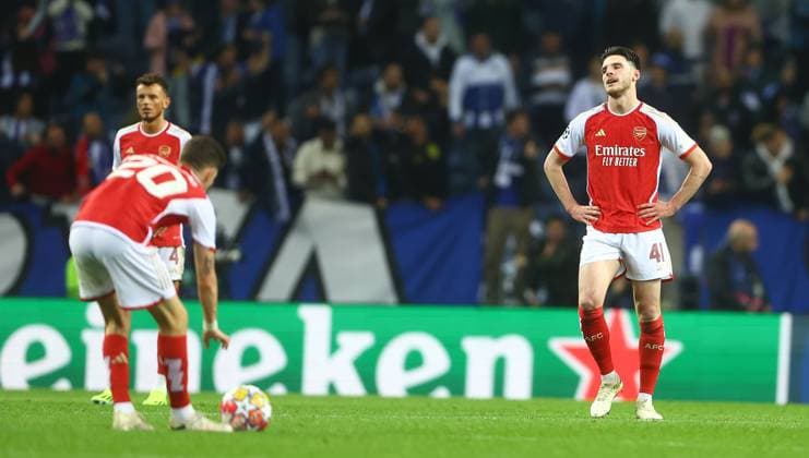 Declan Rice of Arsenal shows a look of dejection after the winning goal by Wenderson Galeno of Porto Porto v Arsenal, UEFA Champions League, Round of 16, First Leg, Football, Estadio do Dragao, Porto, Portugal - 21 Feb 2024 EDITORIAL USE ONLY No use with unauthorised audio, video, data, fixture lists, club league logos or live services. Online in-match use limited to 120 images, no video emulation. No use in betting, games or single club league player publications. Copyright: xKieranxMcManus Shutterstockx 14355127az