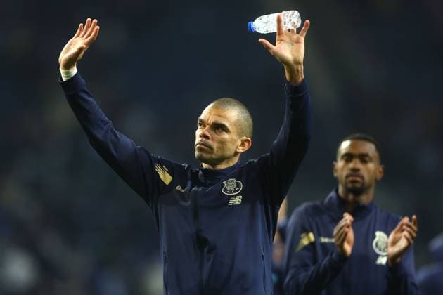 Pepe of Porto celebrates at full time Porto v Arsenal, UEFA Champions League, Round of 16, First Leg, Football, Estadio do Dragao, Porto, Portugal - 21 Feb 2024 EDITORIAL USE ONLY No use with unauthorised audio, video, data, fixture lists, club league logos or live services. Online in-match use limited to 120 images, no video emulation. No use in betting, games or single club league player publications. Copyright: xKieranxMcManus Shutterstockx 14355127be