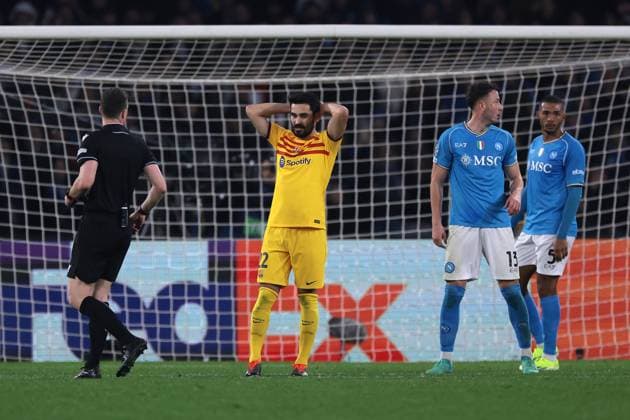 Naples, Italy, 21st February 2024. The Referee Felix Zwayer of Germany, Amir Rrahmani of SSC Napoli and Juan Jesus of SSC Napoli look on as Ilkay Gundogan of FC Barcelona, Barca reacts after missing a late chance during the UEFA Champions League match at Stadio Diego Armando Maradona, Naples. Picture credit should read: Jonathan Moscrop Sportimage EDITORIAL USE ONLY. No use with unauthorised audio, video, data, fixture lists, club league logos or live services. Online in-match use limited to 120 images, no video emulation. No use in betting, games or single club league player publications. SPI-2940-0082