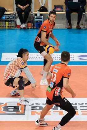 DEU, DVV, 1 VBL, BR Volleys vs SVG Lueneburg, 24 02 2024, Max Schmeling Halle, Berlin, DEU, DVV, 1 VBL, BR Volleys vs SVG Lueneburg, in the picture ball reception by Satoshi Tsuiki BR Volleys 2 , Timothee Carle BR Volleys 9 , Ruben Schott BR Volleys 13 Photo Juergen Engler nordphoto GmbH nordphotoxGmbHx xEngler nph00076
