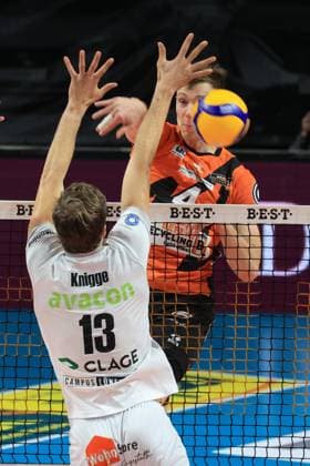 DEU, DVV, 1 VBL, BR Volleys vs SVG Lueneburg, 24 02 2024, Max Schmeling Halle, Berlin, DEU, DVV, 1 VBL, BR Volleys vs SVG Lueneburg, in the picture Timo Tammemaa BR Volleys 4 , Matthew Knigge Lueneburg 13 Photo Juergen Engler nordphoto GmbH nordphotoxGmbHx xEngler nph00076