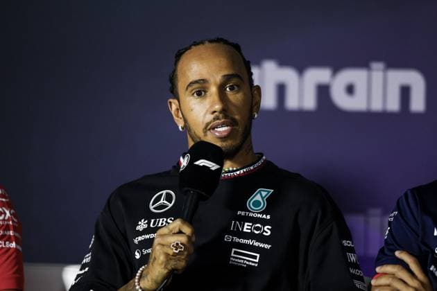 HAMILTON Lewis (gbr), Mercedes AMG F1 Team W15, press conference, PK, Pressekonferenz portrait during the Formula 1 Gulf Air Bahrain Grand Prix 2024, 1st round of the 2024 FIA Formula One World Championship, WM, Weltmeisterschaft from February 29 to March 2, 2024 on the Bahrain International Circuit, in Sakhir, Bahrain - F1 - BAHRAIN GRAND PRIX 2024 DPPI Panoramic 240228_R01BAHRAIN__BR30411_1