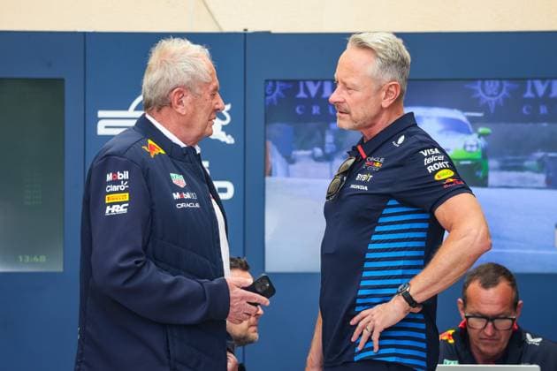 MARKO Helmut (aut), Drivers™ Manager of Red Bull Racing, WHEATLEY Jonathan (gbr), Team Manager of Red Bull Racing, portrait, during the Formula 1 Gulf Air Bahrain Grand Prix 2024, 1st round of the 2024 FIA Formula One World Championship, WM, Weltmeisterschaft from February 29 to March 2, 2024 on the Bahrain International Circuit, in Sakhir, Bahrain - F1 - BAHRAIN GRAND PRIX 2024 DPPI Panoramic 240301_R01_BAHRAIN_FG_23758