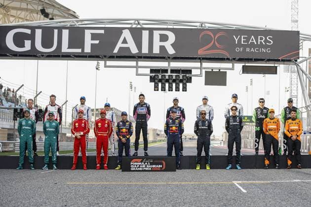 2024 Formula One season group picture MAGNUSSEN Kevin (den), Haas F1 Team VF-24 Ferrari, portrait HULKENBERG Nico (ger), Haas F1 Team VF-24 Ferrari, portrait RICCIARDO Daniel (aus), Visa Cash App RB F1 Team VCARB 01, portrait TSUNODA Yuki (jap), Visa Cash App RB F1 Team VCARB 01, portrait OCON Esteban (fra), Alpine F1 Team A524, portrait GASLY Pierre (fra), Alpine F1 Team A524, portrait SARGEANT Logan (usa), Williams Racing FW46, portrait ALBON Alexander (tha), Williams Racing FW46, portrait ZHOU Guanyu (chi), Stake F1 Team Kick Sauber C44, portrait BOTTAS Valtteri (fin), Stake F1 Team Kick Sauber C44, portrait STROLL Lance (can), Aston Martin F1 Team AMR24, portrait ALONSO Fernando (spa), Aston Martin F1 Team AMR24, portrait LECLERC Charles (mco), Scuderia Ferrari SF-24, portrait SAINZ Carlos (spa), Scuderia Ferrari SF-24, portrait PEREZ Sergio (mex), Red Bull Racing RB20, portrait VERSTAPPEN Max (ned), Red Bull Racing RB20, portrait HAMILTON Lewis (gbr), Mercedes AMG F1 Team W15, portrait RUSSELL George (gbr), Mercedes AMG F1 Team W15, portrait PIASTRI Oscar (aus), McLaren F1 Team MCL38, portrait NORRIS Lando (gbr), McLaren F1 Team MCL38, portrait during the Formula 1 Gulf Air Bahrain Grand Prix 2024, 1st round of the 2024 FIA Formula One World Championship, WM, Weltmeisterschaft from February 29 to March 2, 2024 on the Bahrain International Circuit, in Sakhir, Bahrain - F1 - BAHRAIN GRAND PRIX 2024 DPPI Panoramic 240302_R01_BAHRAIN__BR35028_1