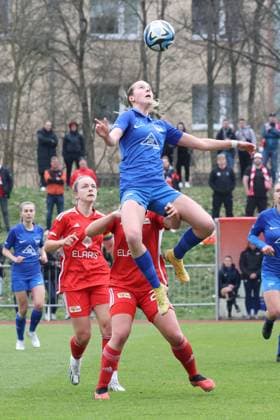 DEU, Pokal, 1FC Union vs Hertha BSC Frauen, 03 03 2024, Fritz Lesch Sportplatz, Berlin, DEU, Pokal, 1FC Union vs Hertha BSC Frauen, im Bild Lisa Heiseler 1 FC Union Berlin 7 , Dina Orschmannin 1 FC Union Berlin 25 , SVENJA POOCK Hertha BSC Frauen 4 DFL regulations prohibit any use of Photographs as image sequences and or quasi video Foto Juergen Engler nordphoto GmbH nordphotoxGmbHx xEngler nph00076