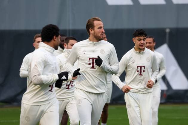 Harry Kane FC Bayern Muenchen, 09 running with Aleksandar Pavlovic FC Bayern Muenchen, 45 and Serge Gnabry FC Bayern Muenchen, 07 , Final training FC Bayern Muenchen, Football, UEFA Champions League, Round of 16 second leg, Season 23 24, 04 03 2024, Final training FC Bayern Muenchen, Football, UEFA Champions League, Round of 16 second leg, Season 23 24, 04 03 2024 Muenchen Copyright: xEibner-Pressefoto JennixMaulx EP_JML