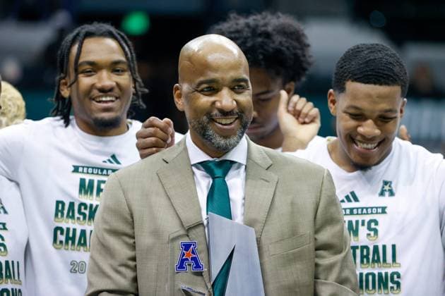 March 5, 2024, Tampa, Florida, USA: South Florida Bulls head coach Amir Abdur-Rahim celebrates with players, after they defeat the Tulane Green Wave, 85-72, during the end of the game at the Yuengling Center on Tuesday, March 5, 2024, in Tampa. Tampa USA - ZUMAs70_ 0419809340st Copyright: xJeffereexWoox