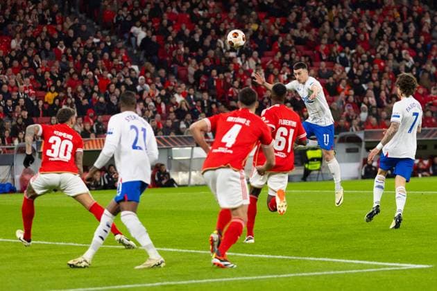 Tom Lawrence of Rangers scores with his head during the Europa League Round of 16 Match at the Estadio da Luz, Lisbon. Benfica v Rangers, UEFA Europa League, Round of 16, First Leg, Football, Estadio da Luz, Lisbon, Portugal - 07 Mar 2024 EDITORIAL USE ONLY No use with unauthorised audio, video, data, fixture lists, club league logos or live services. Online in-match use limited to 120 images, no video emulation. No use in betting, games or single club league player publications. Copyright: xLukexNickerson RangersxFC Shutterstockx 14380036bf