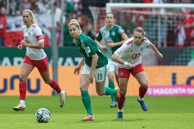 from left Saskia Matheis SV Werder Bremen, 19 and Dora Zeller 1 FC Köln, 19 in a duel, dynamic, action, action, game scene, THE DFB GUIDELINES PROHIBIT ANY USE OF PHOTOGRAPHS AS IMAGE SEQUENCES AND OR QUASI VIDEO DFB REGULATIONS PROHIBIT ANY USE OF PHOTOGRAPHS AS IMAGE SEQUENCES AND OR QUASI VIDEO , 10 03 2024, Cologne Germany , Football, Google Pixel Women Bundesliga, 1 FC Köln SV Werder Bremen xobx
