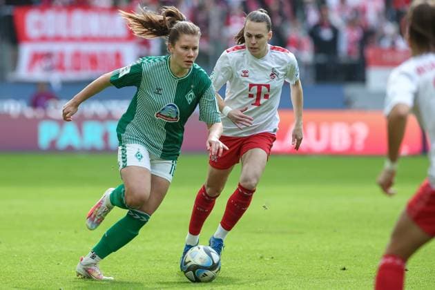 from left Emilie Bernhardt SV Werder Bremen, 16 and Dora Zeller 1 FC Köln, 19 in a running duel, duel, dynamic, action, action, game scene, THE DFB GUIDELINES PROHIBIT ANY USE OF PHOTOGRAPHS AS IMAGE SEQUENCES AND OR QUASI VIDEO DFB REGULATIONS PROHIBIT ANY USE OF PHOTOGRAPHS AS IMAGE SEQUENCES AND OR QUASI VIDEO , 10 03 2024, Cologne Germany , Football, Google Pixel Women Bundesliga, 1 FC Köln SV Werder Bremen xobx